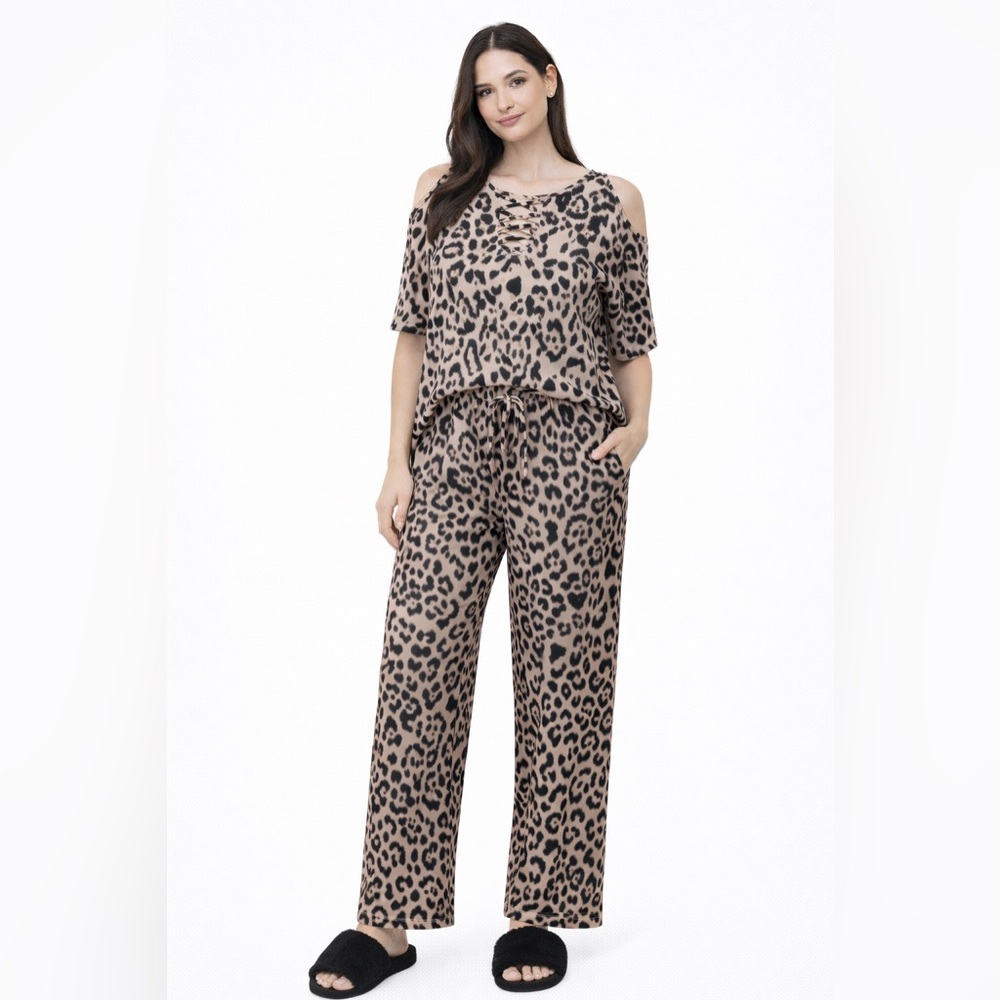 🔥🔥LANDA Leopard Print Cold Shoulder Top And Bottom Lounge Set Size XS